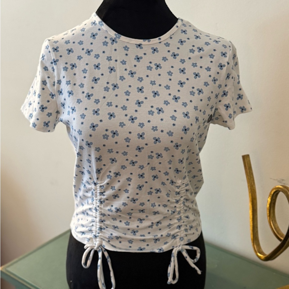 Hollister Baby Tee
Size Large 
New W/Tags